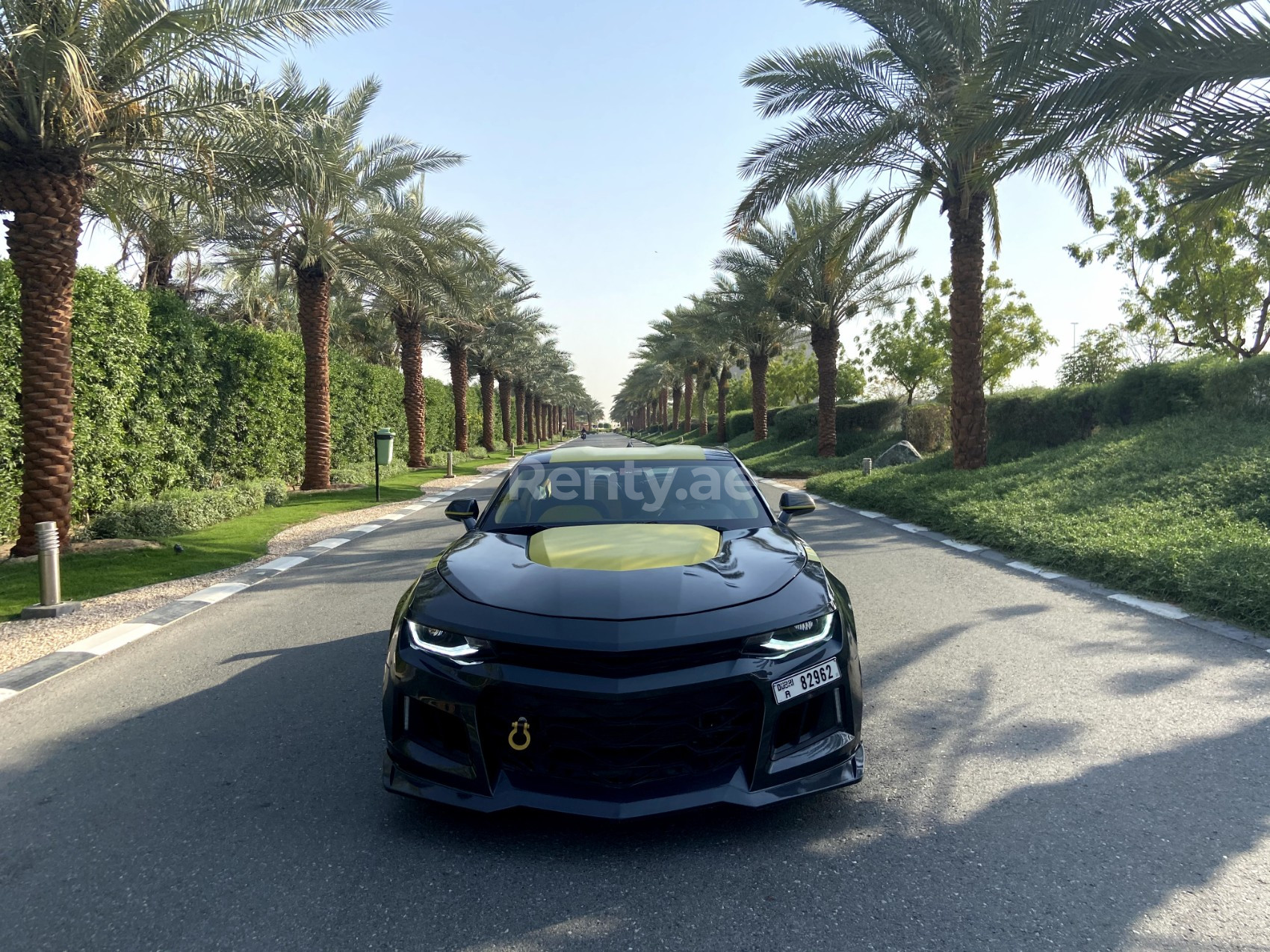 اللون الرمادي Chevrolet Camaro للإيجار في أبو ظبي 1