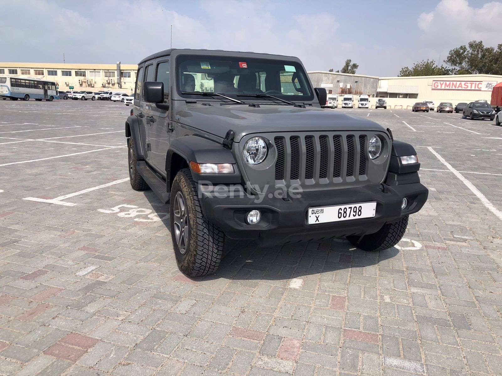 Grise Jeep Wrangler Unlimited Sports en location à Abu-Dhabi 9