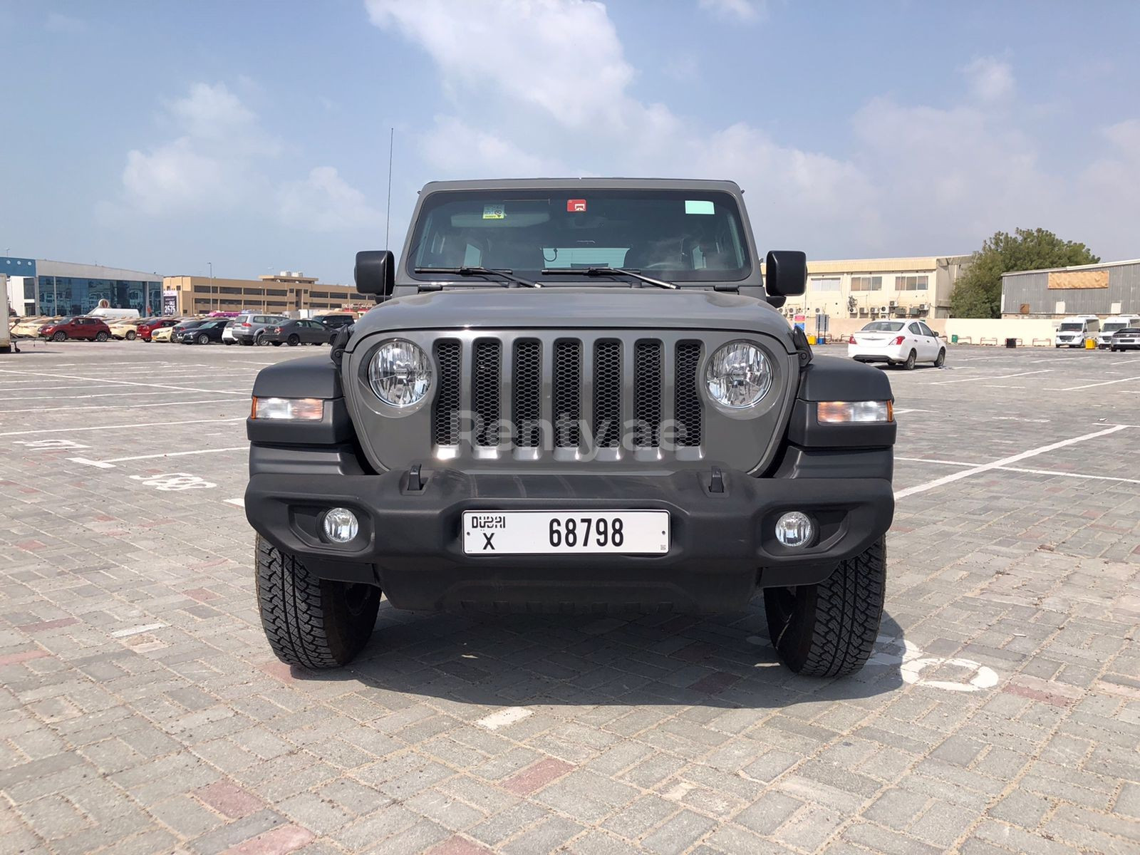 Gris Jeep Wrangler Unlimited Sports en alquiler en Dubai 11