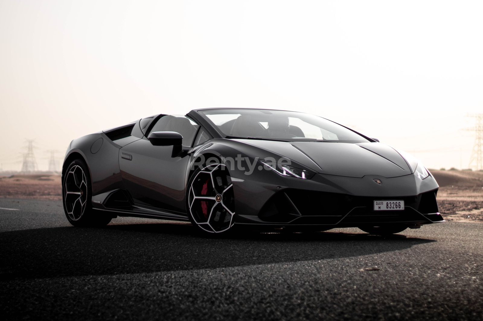 Grau Lamborghini Evo Spyder zur Miete in Sharjah 3