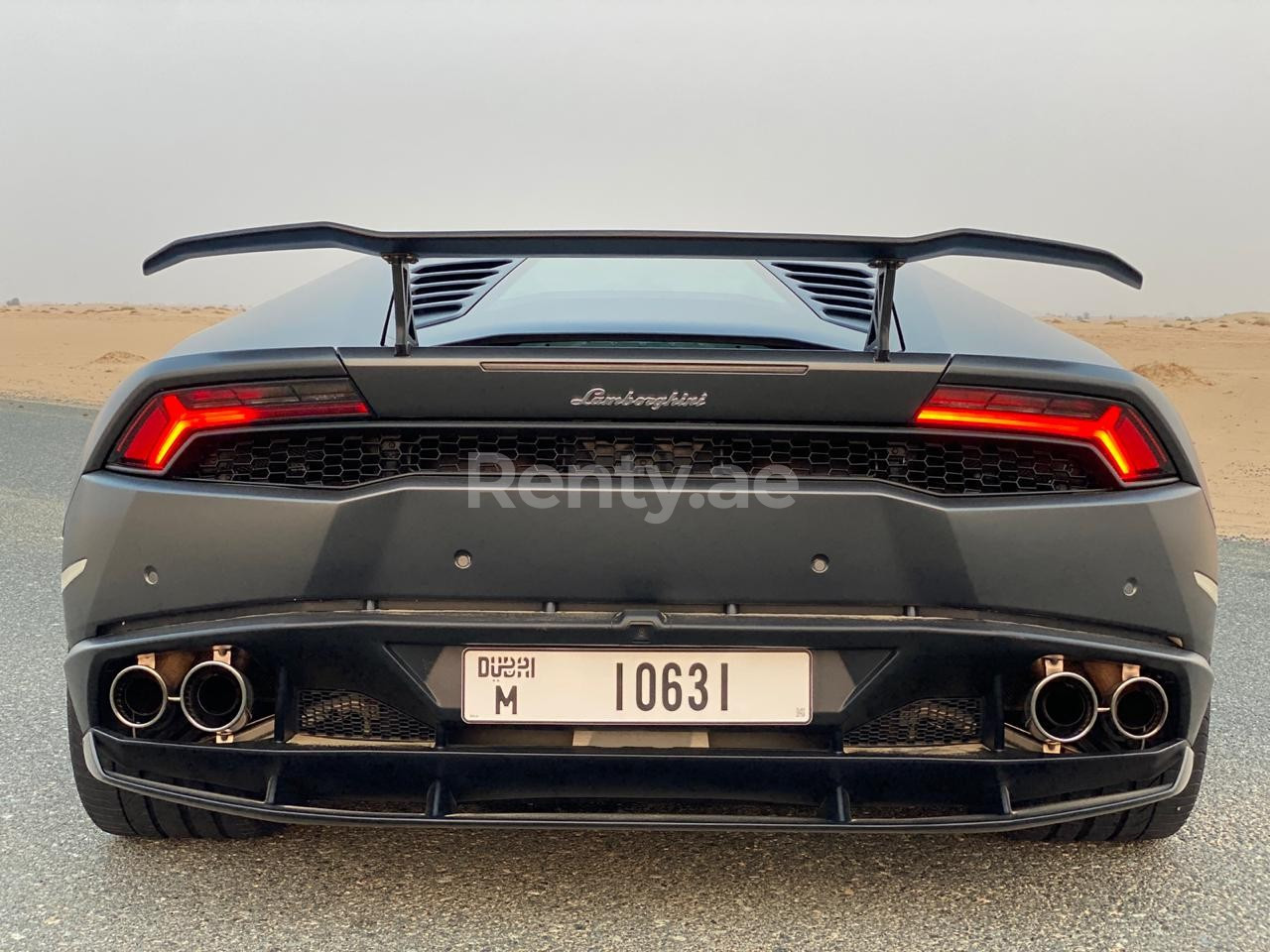 اللون الرمادي Lamborghini Huracan للإيجار في دبي 2