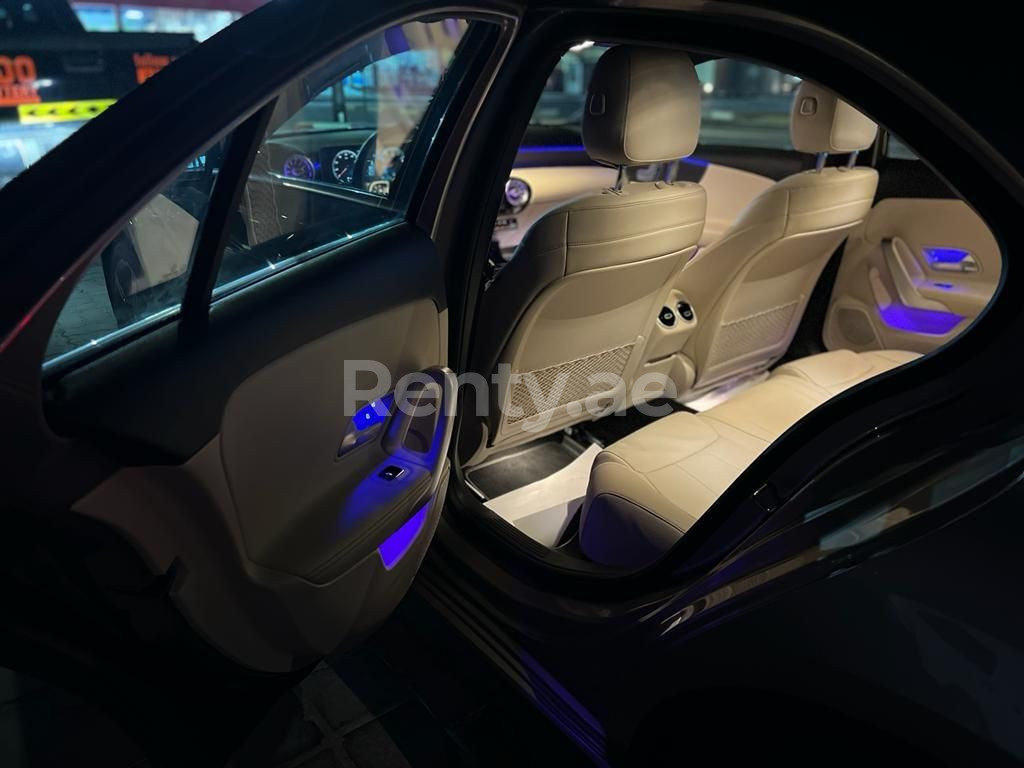 在沙迦租赁灰色 Mercedes A 220 0