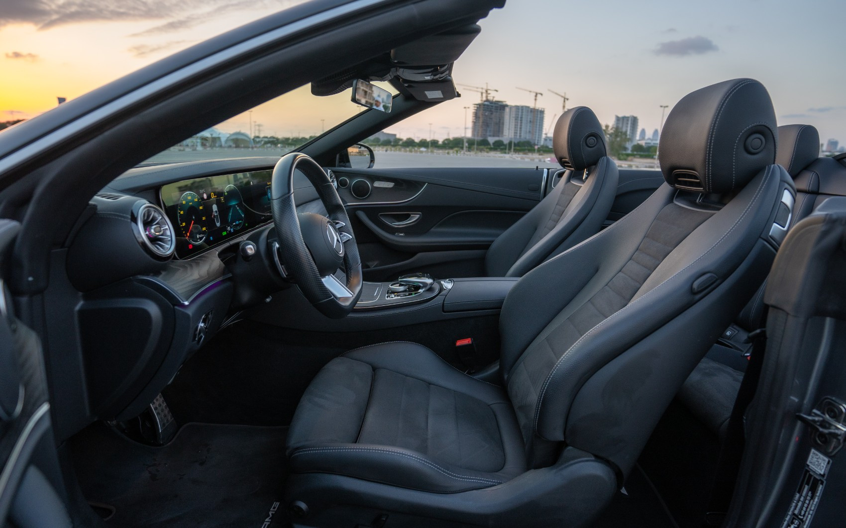 Grigio Scuro Mercedes E200 Cabrio in affitto a Sharjah 4