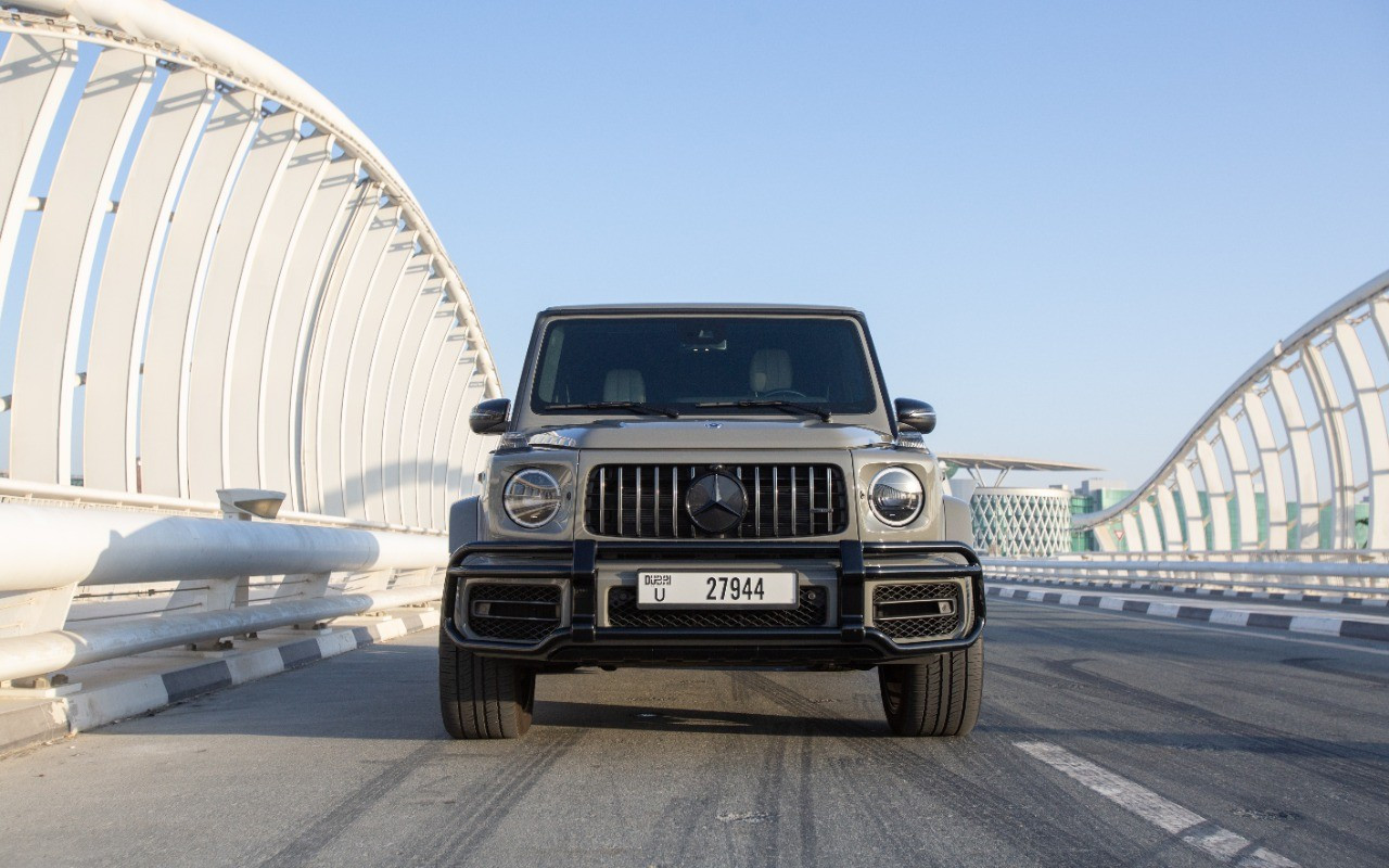 Grigio Mercedes G63 AMG in affitto a Abu-Dhabi 0