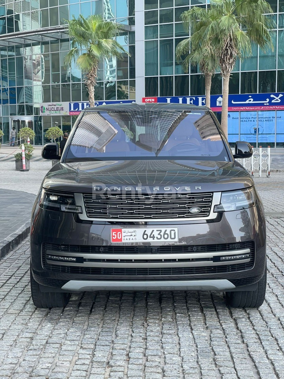 اللون الرمادي Range Rover Vogue للإيجار في أبو ظبي 0