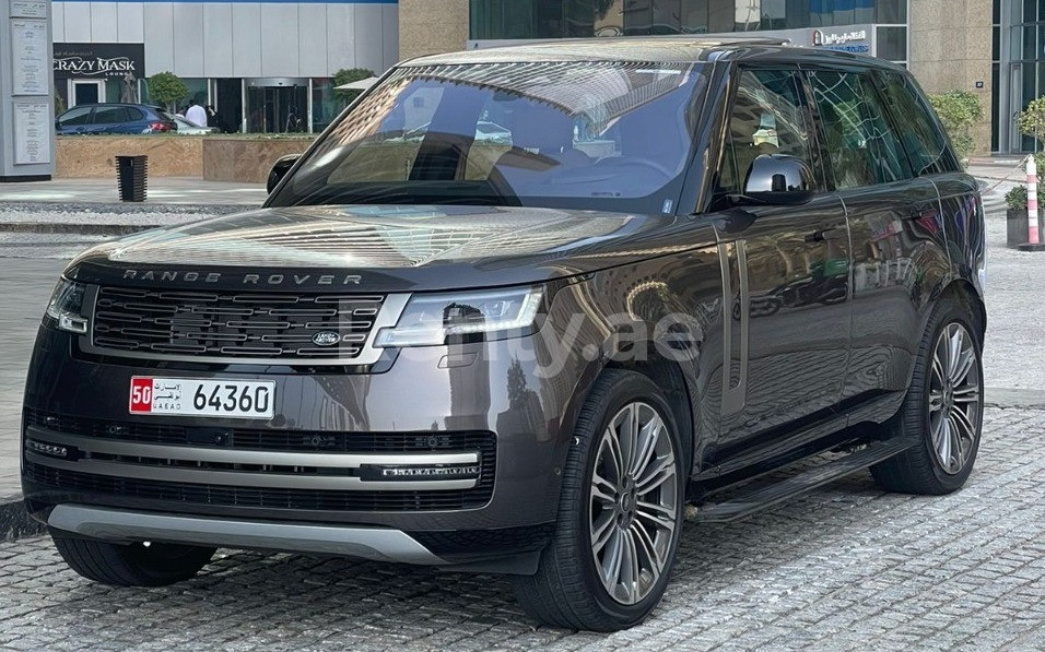 Gris Range Rover Vogue en alquiler en Abu-Dhabi