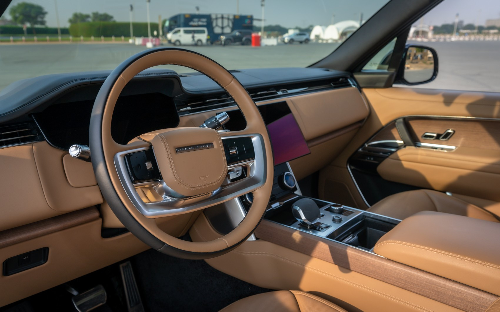 Grigio Range Rover Vogue HSE in affitto a Abu-Dhabi 4