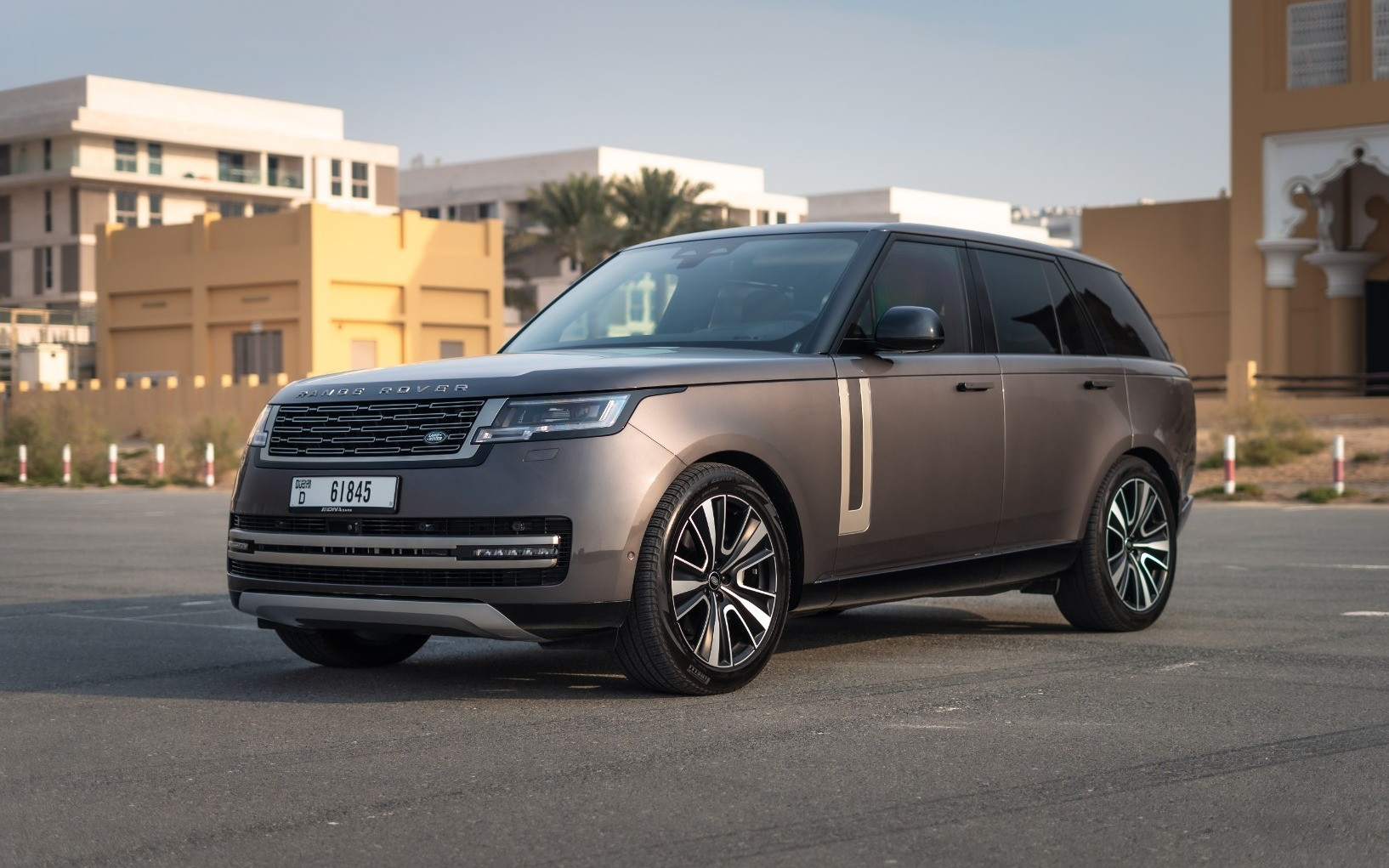 Grau Range Rover Vogue HSE zur Miete in Abu-Dhabi