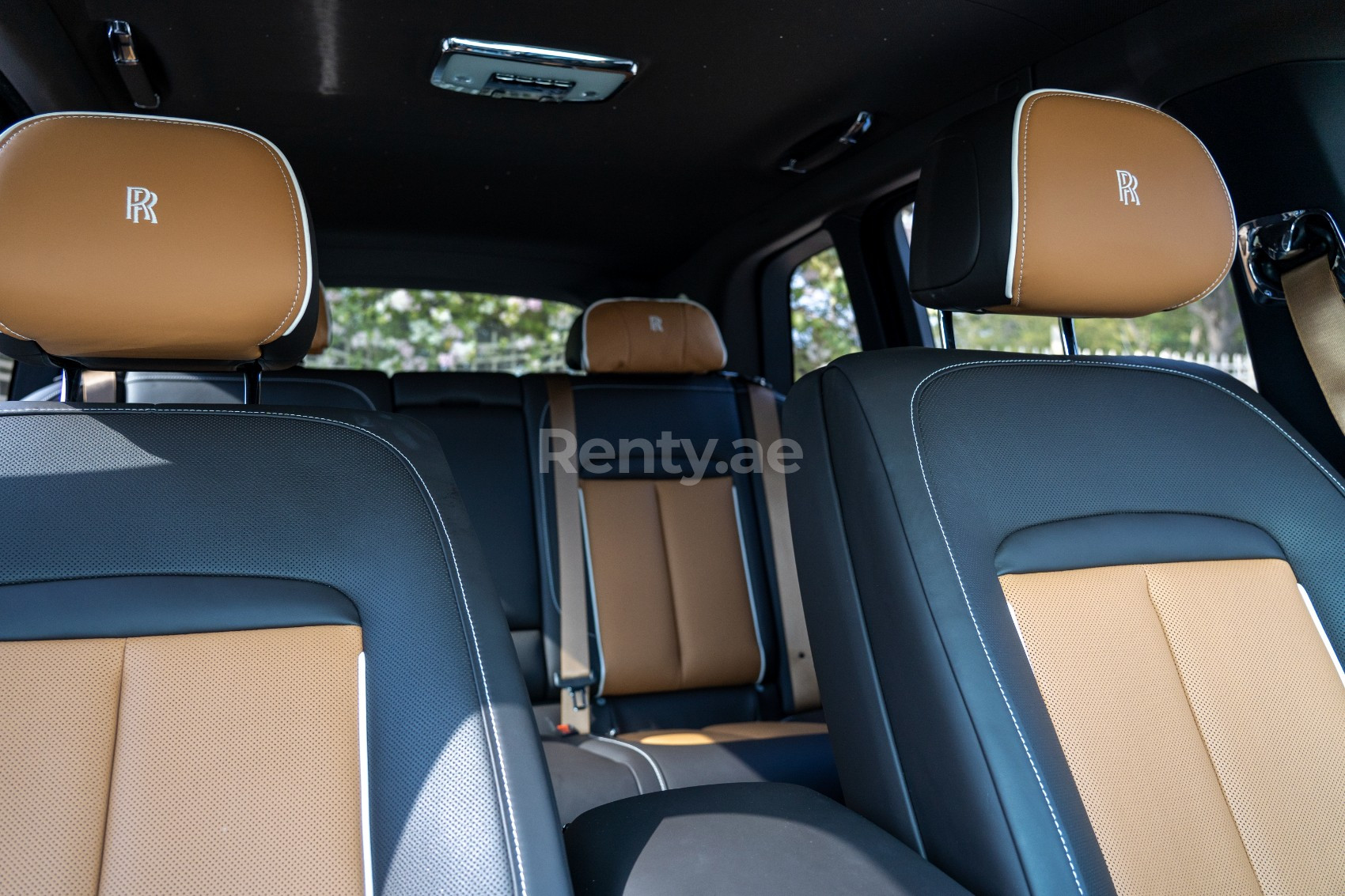 Grey Rolls Royce Cullinan for rent in Dubai 5