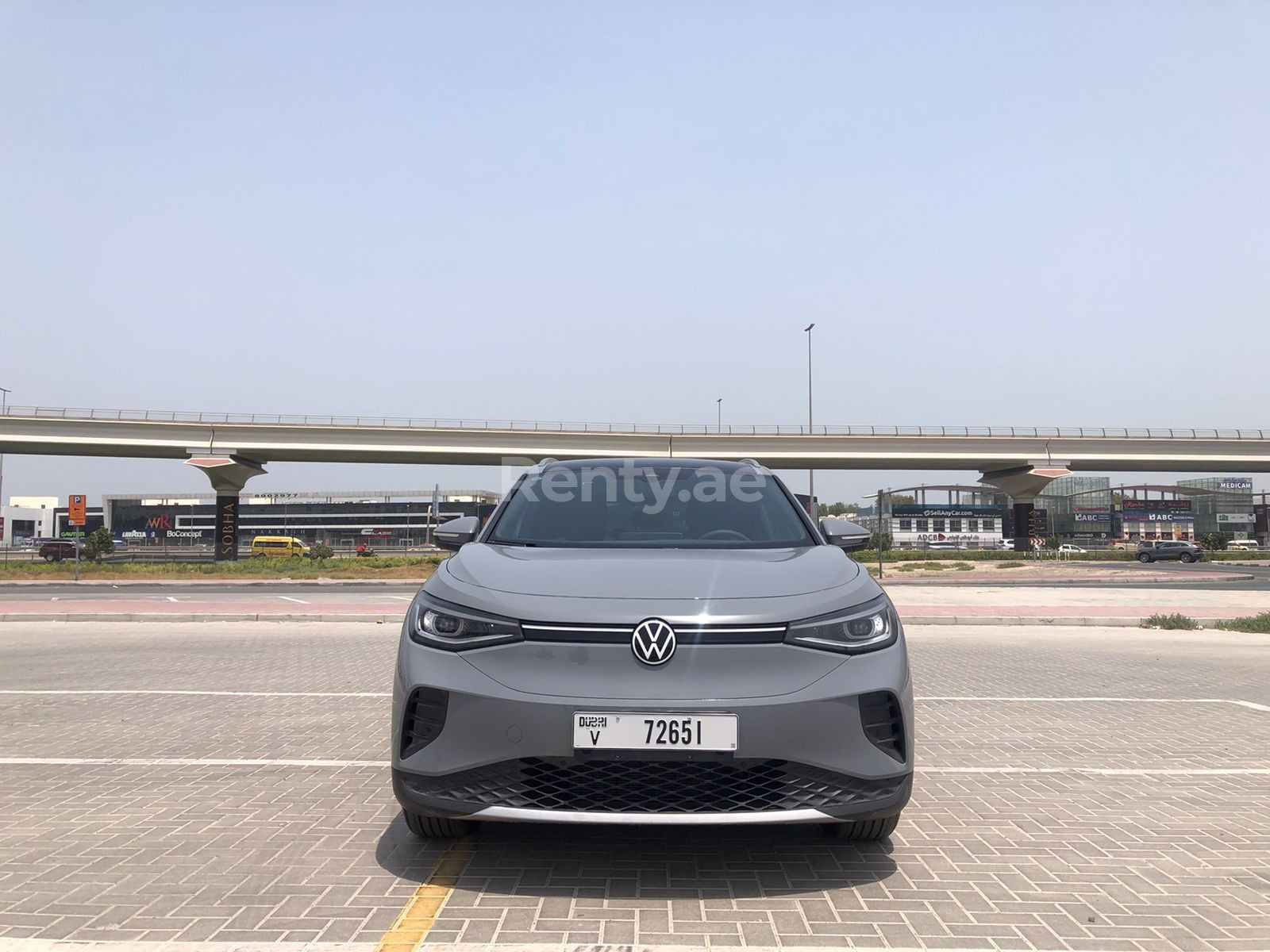 Grau Volkswagen ID.4 zur Miete in Abu-Dhabi 7