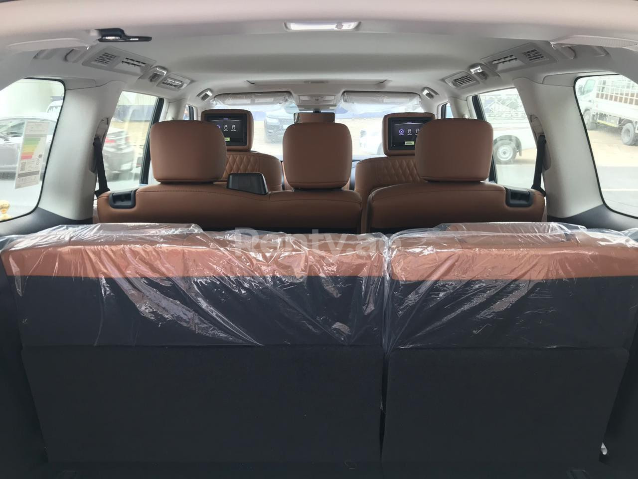 Weiß Infiniti QX80 zur Miete in Dubai 7