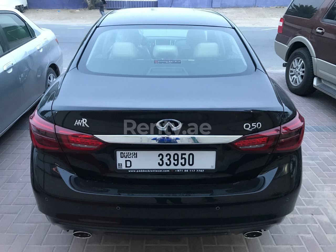 Noir Infiniti Q50 en location à Abu-Dhabi 2