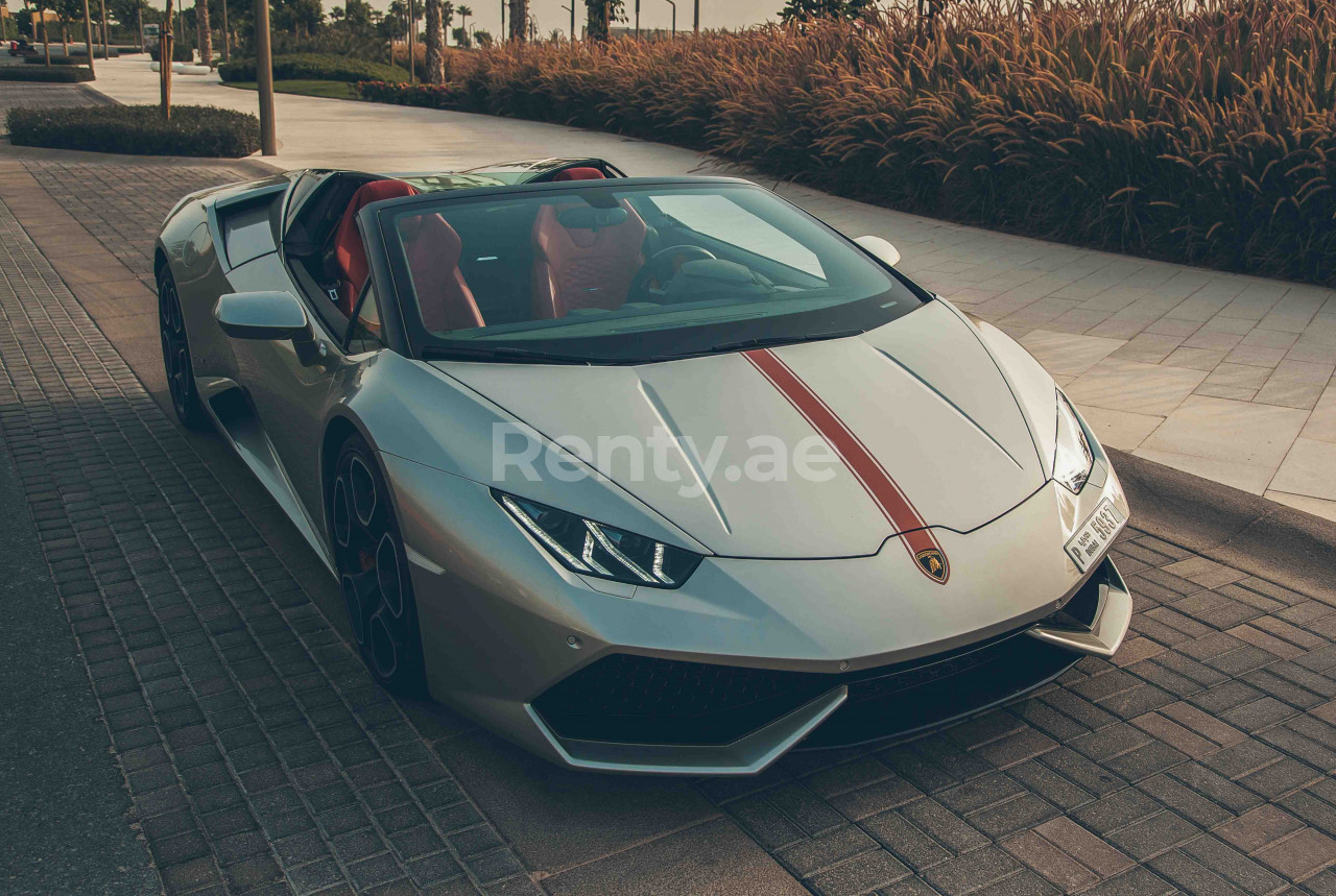 Silber Lamborghini Huracan Spyder LP-610 zur Miete in Abu-Dhabi 3