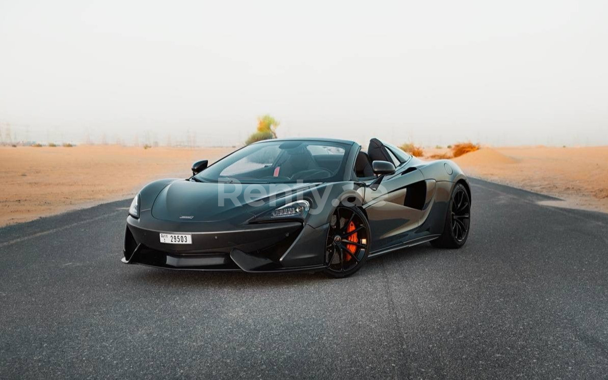 Negro McLaren 570S Spyder en alquiler en Sharjah