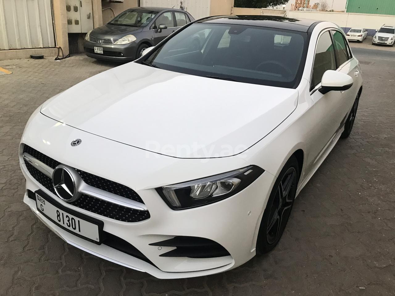 Weiß Mercedes A 250 zur Miete in Abu-Dhabi 1