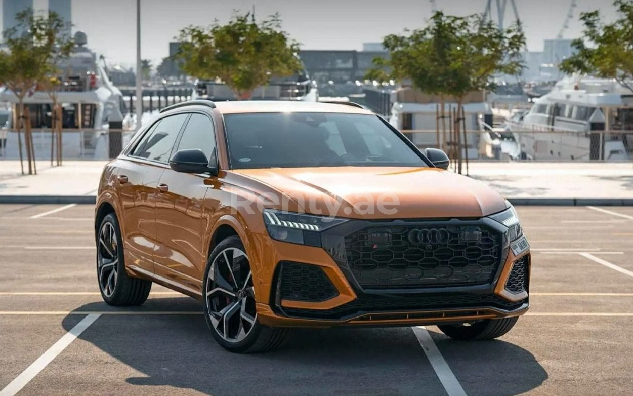 naranja RSQ8 en alquiler en Sharjah