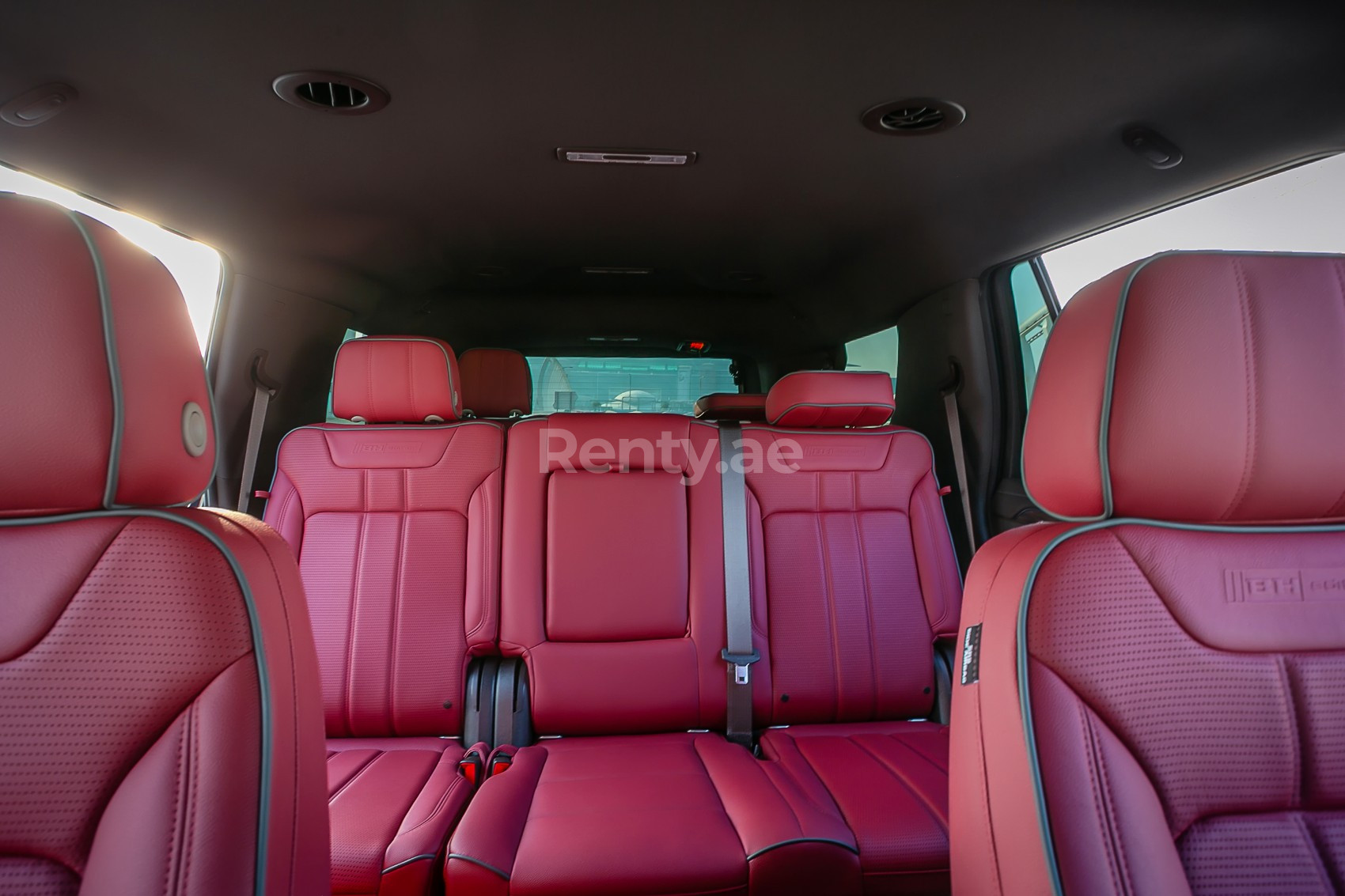 Morado Chevrolet Tahoe en alquiler en Abu-Dhabi 3