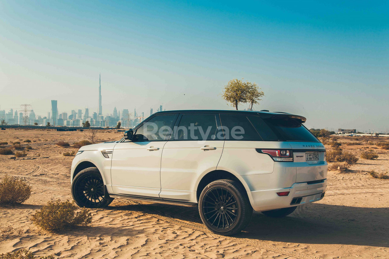 Blanco Range Rover Sport en alquiler en Dubai 4