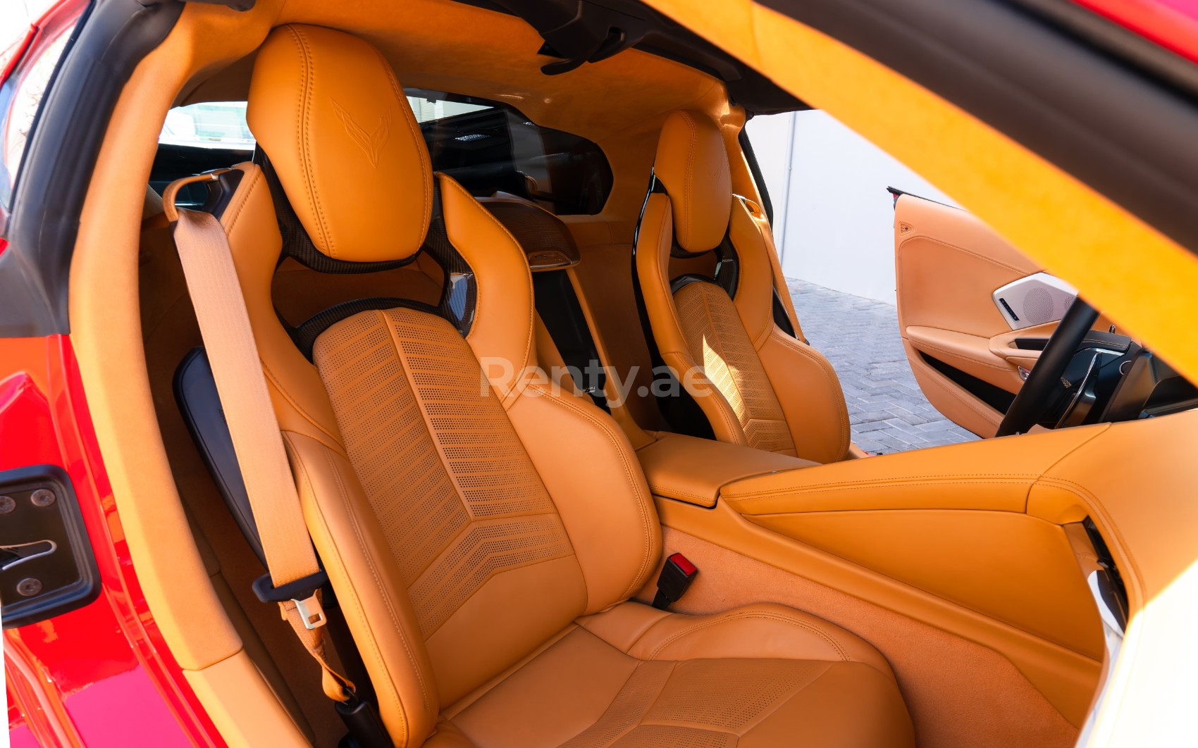 Rosso Chevrolet Corvette C8 Spyder in affitto a Abu-Dhabi 7