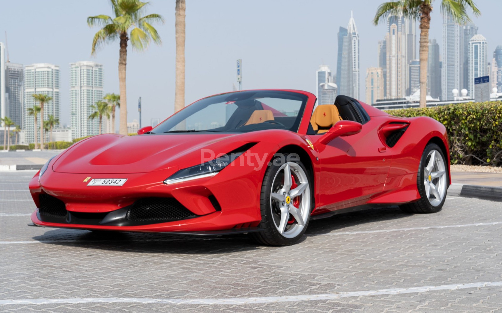 rojo Ferrari F8 Tributo Spyder en alquiler en Abu-Dhabi