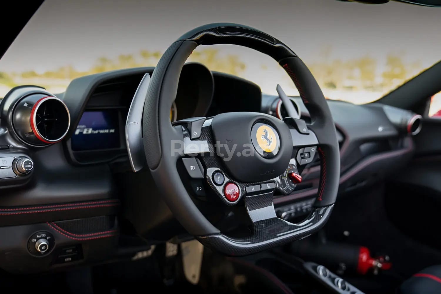 rojo Ferrari F8 Tributo Spyder en alquiler en Sharjah 4