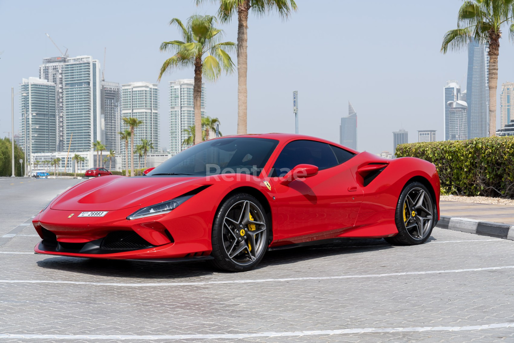 rojo Ferrari F8 Tributo en alquiler en Dubai 3