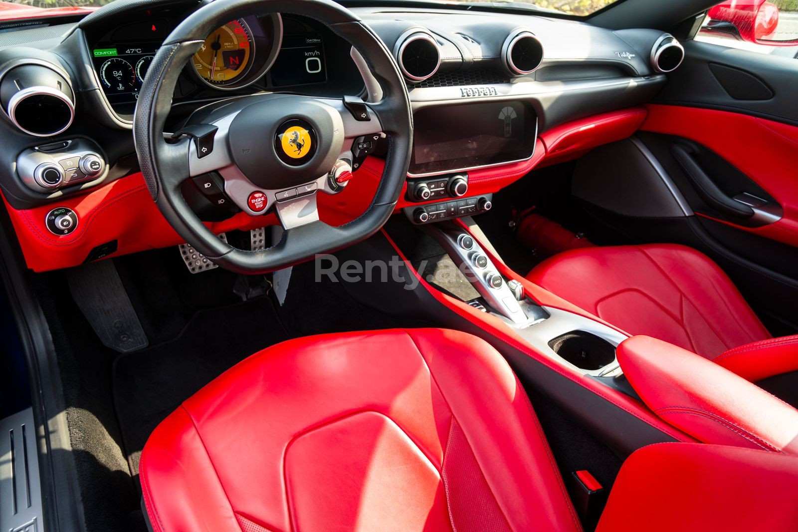 Rot Ferrari Portofino Rosso zur Miete in Sharjah 4