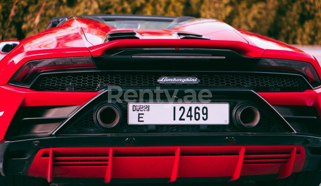 Rot Lamborghini Evo Spyder zur Miete in Dubai 7