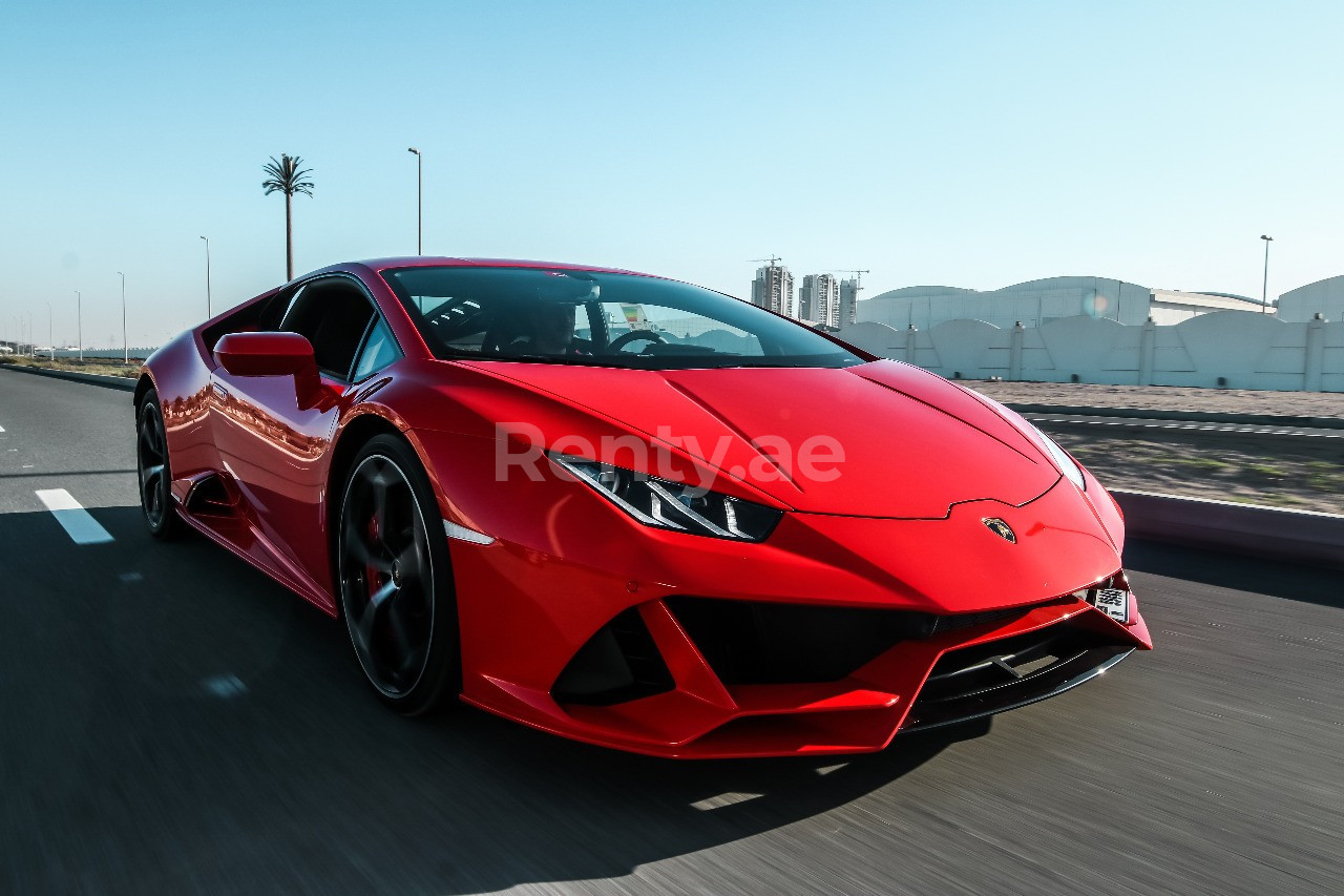 Rot Lamborghini Evo zur Miete in Abu-Dhabi 2