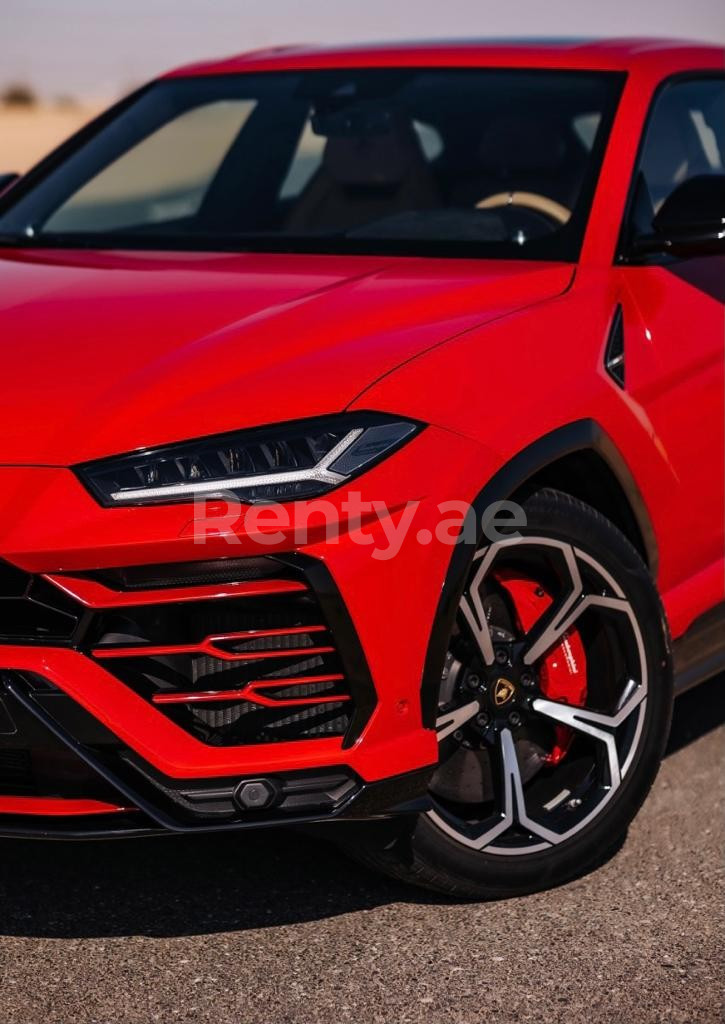 Rot Lamborghini Urus zur Miete in Dubai 2