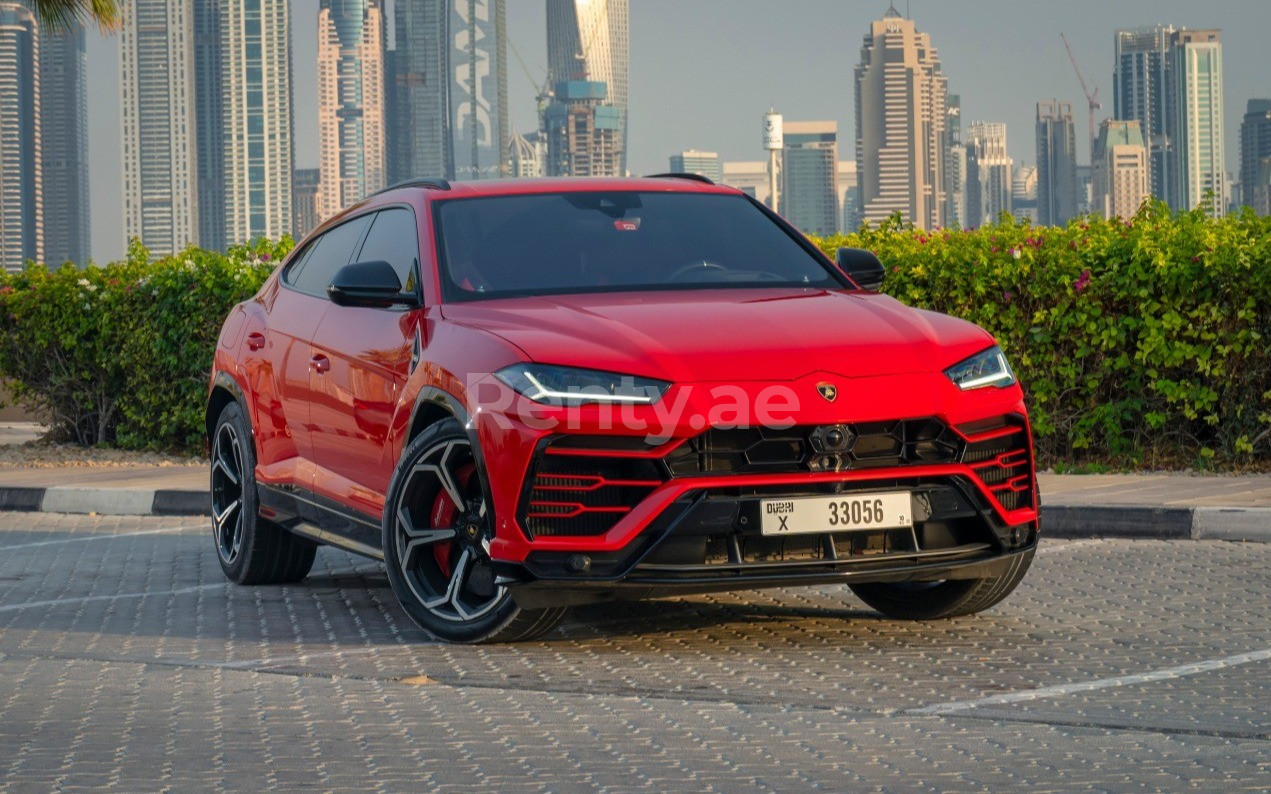 Rot Lamborghini Urus zur Miete in Sharjah