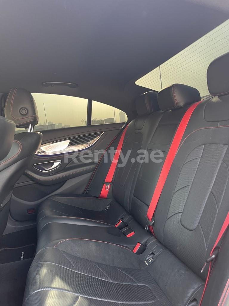 Rot Mercedes CLS 53 zur Miete in Dubai 6