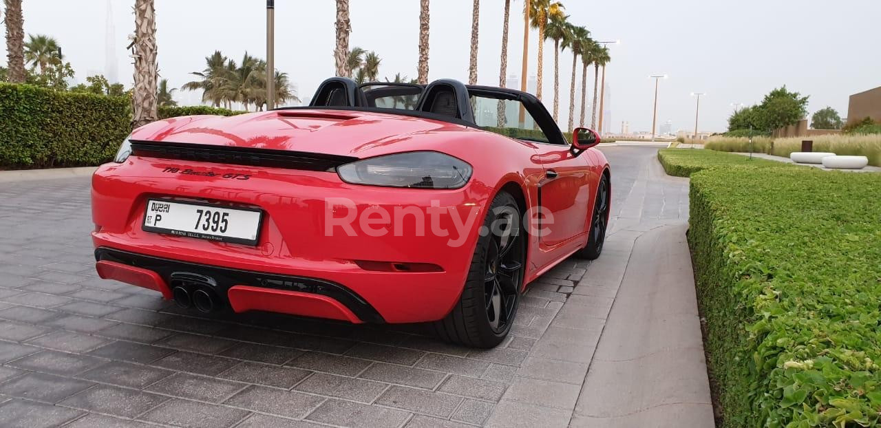 Rot Porsche Boxster zur Miete in Dubai 6