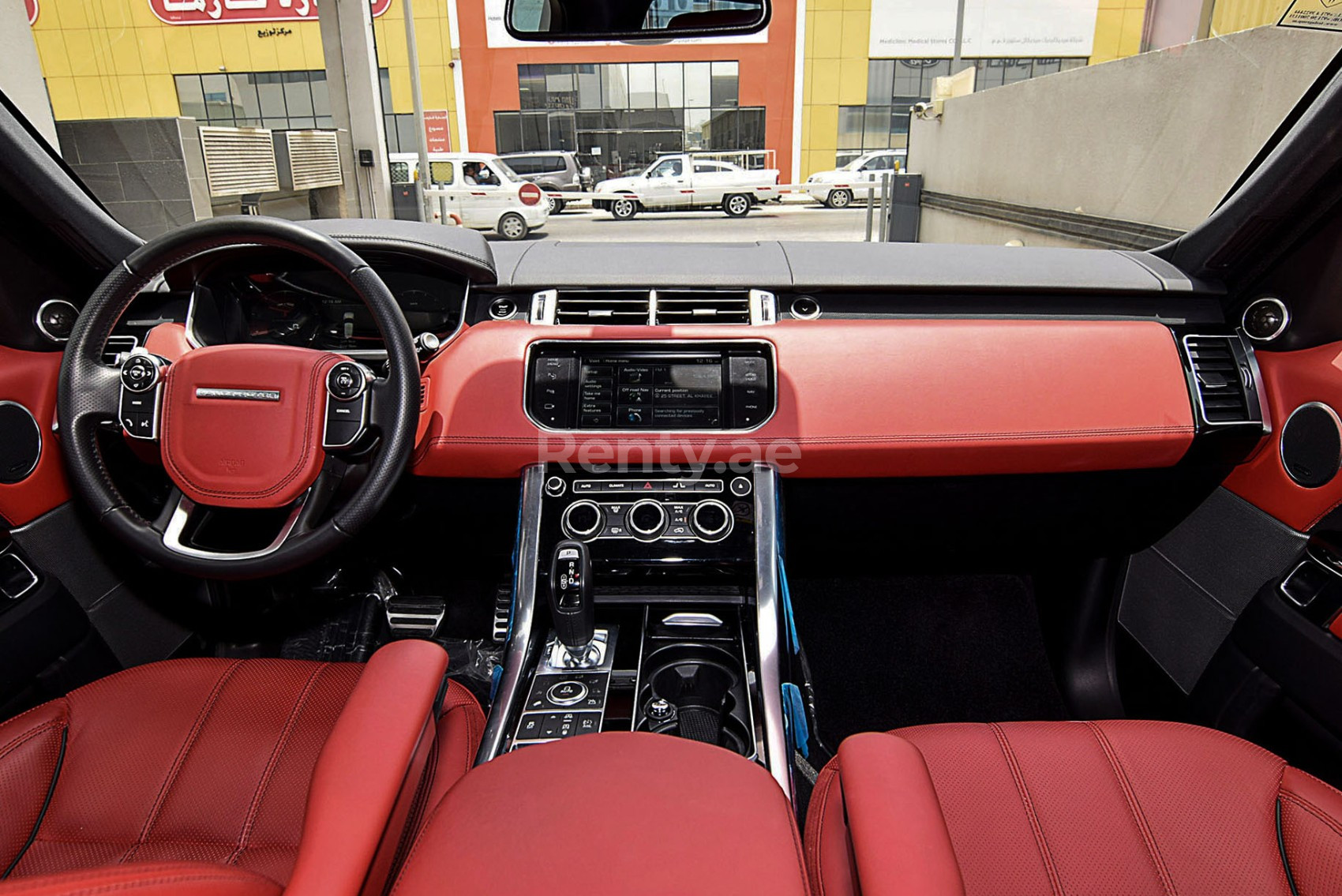 rojo Range Rover Sport Autobiography en alquiler en Dubai 3