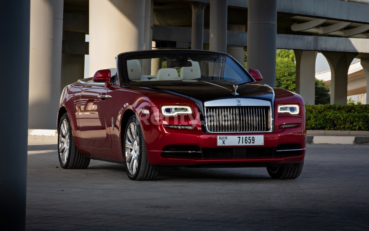 Rouge Rolls Royce Dawn en location à Abu-Dhabi 8