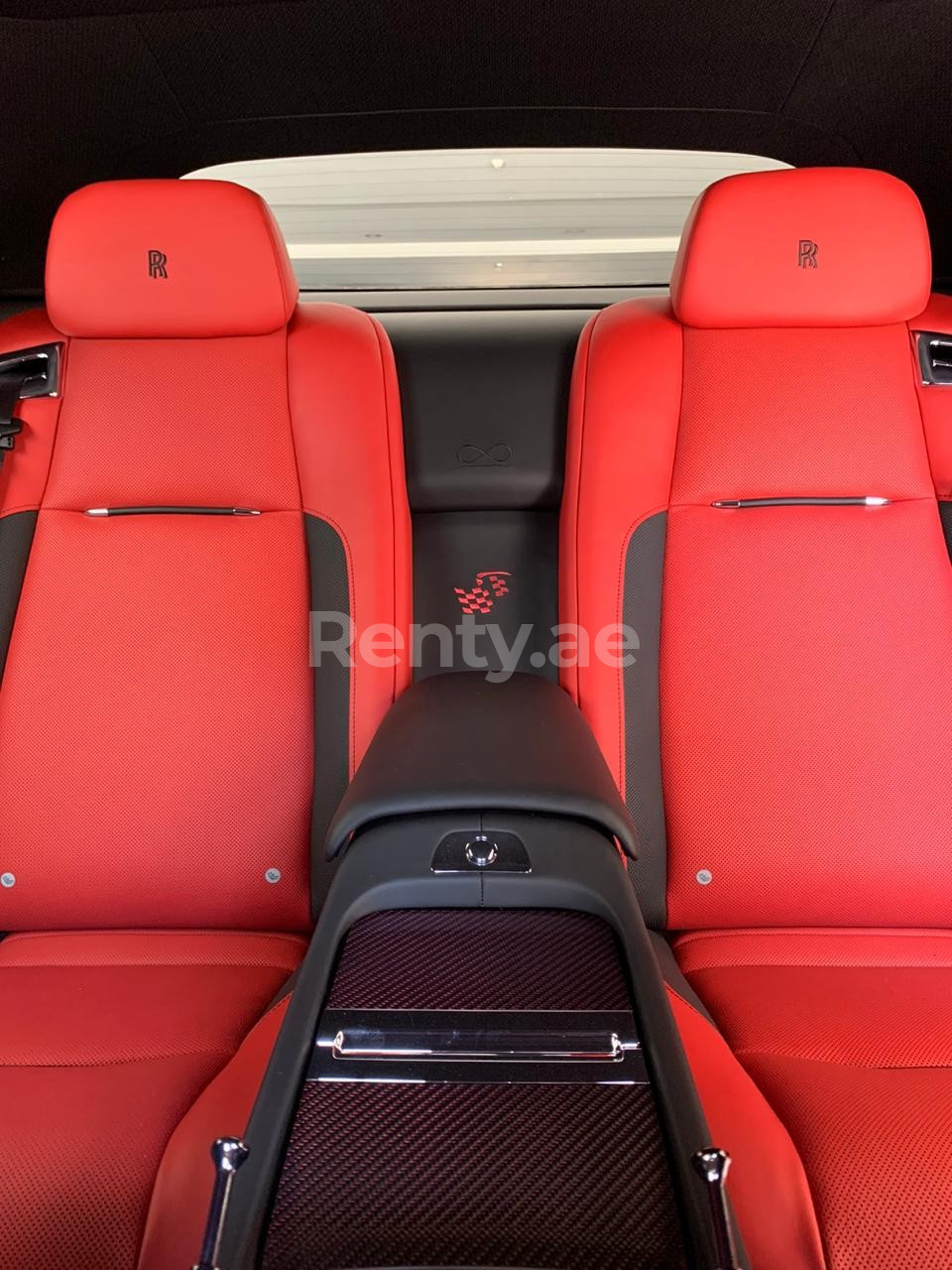 Rosso Rolls Royce Dawn in affitto a Dubai 0