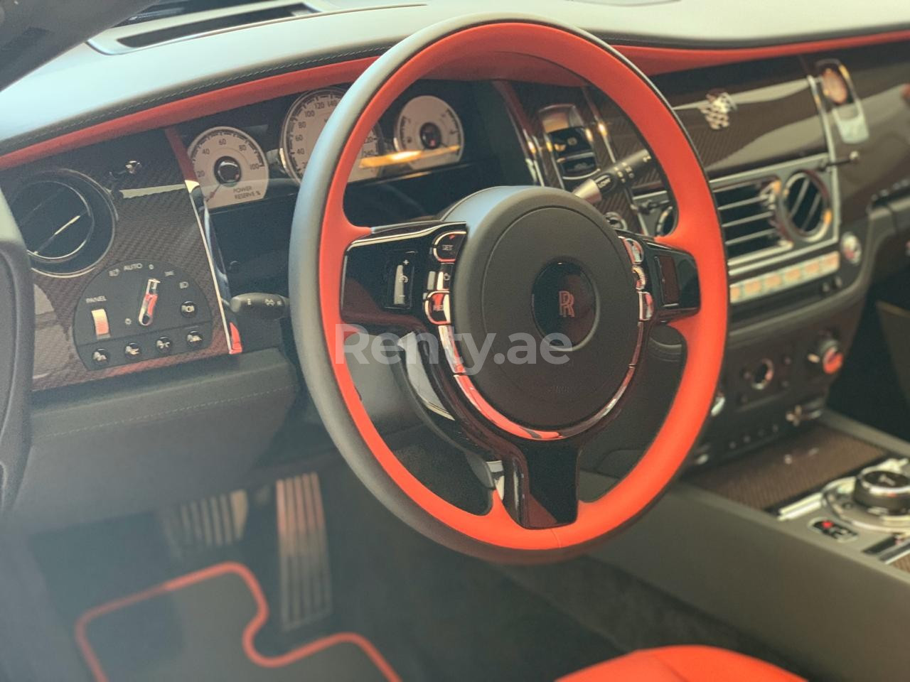 rojo Rolls Royce Dawn en alquiler en Abu-Dhabi 2