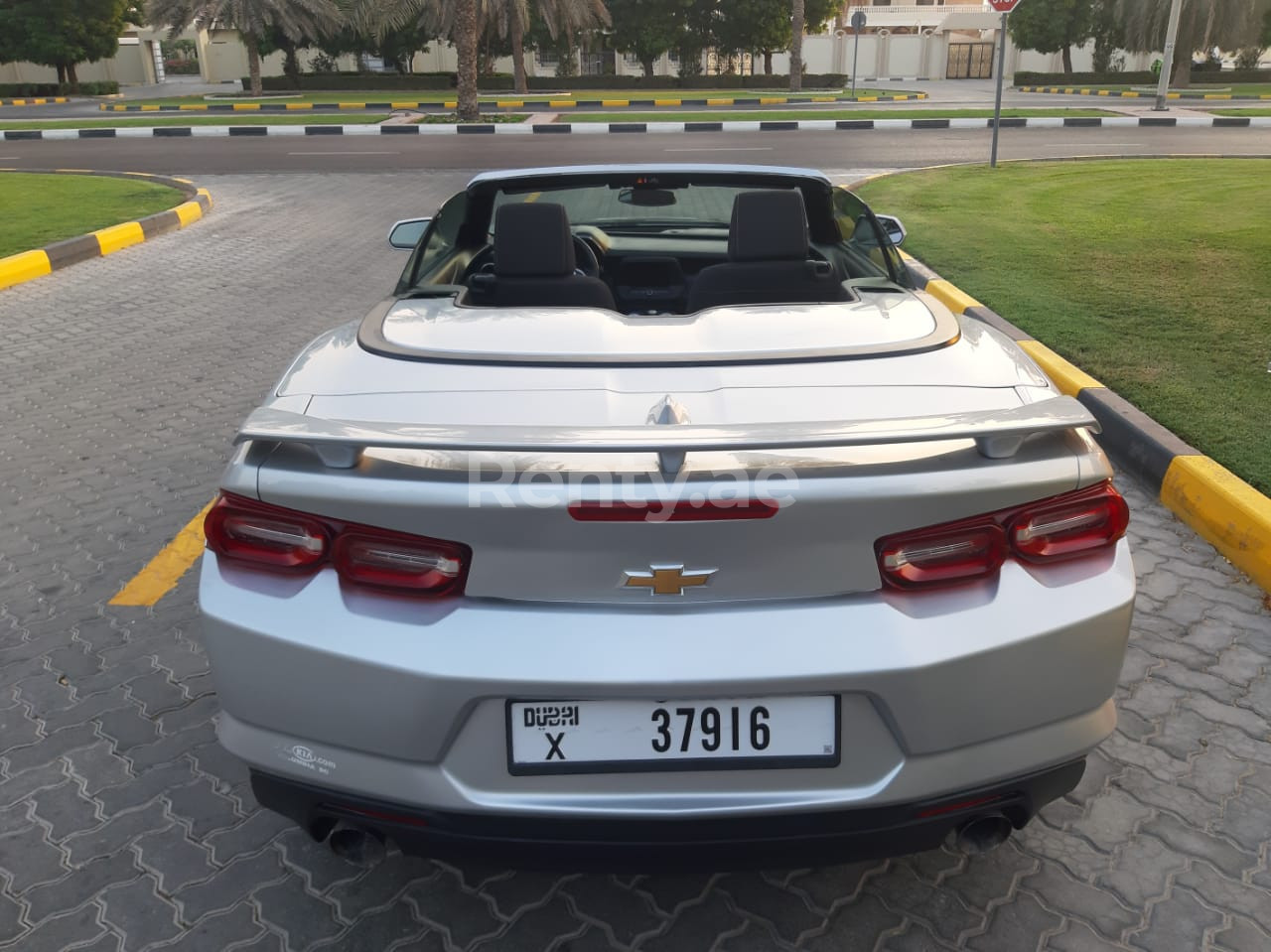 Plata Chevrolet Camaro en alquiler en Dubai 0