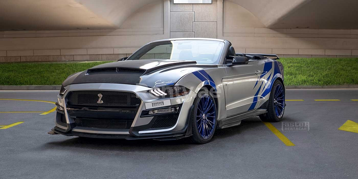 Silber Ford Mustang zur Miete in Sharjah 0