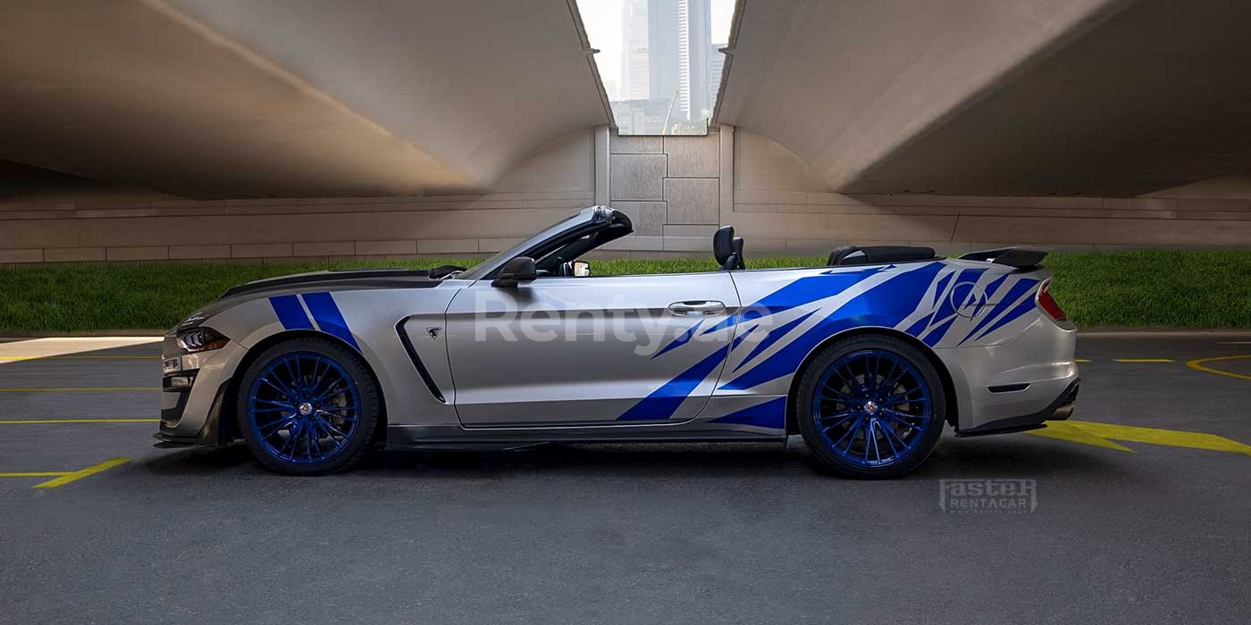 فضة Ford Mustang للإيجار في دبي 1