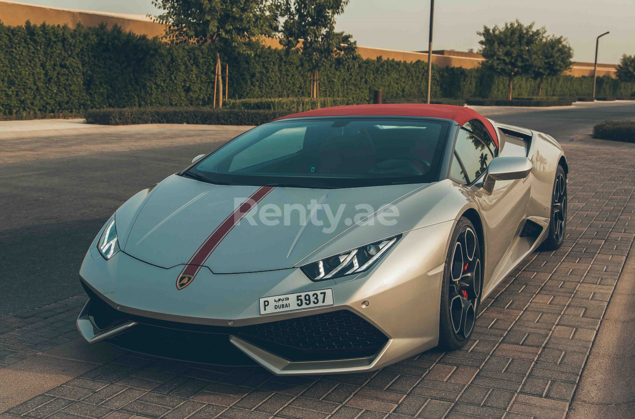 Silber Lamborghini Huracan Spyder LP-610 zur Miete in Sharjah