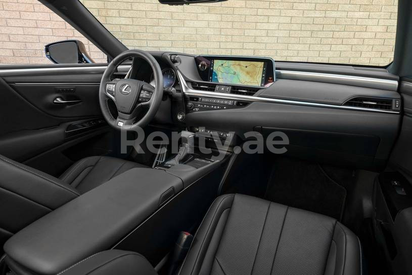 فضة Lexus ES Series للإيجار في أبو ظبي 11