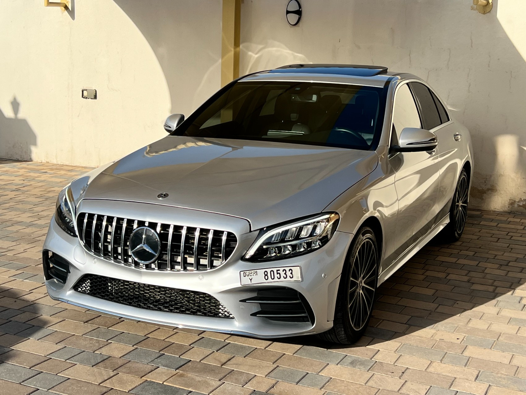 فضة Mercedes C Class C43 AMG KIT للإيجار في أبو ظبي 0