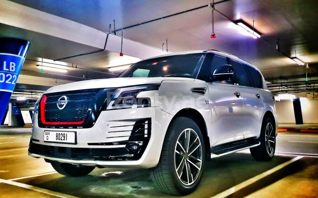 Silber Nissan Patrol RSS zur Miete in Abu-Dhabi