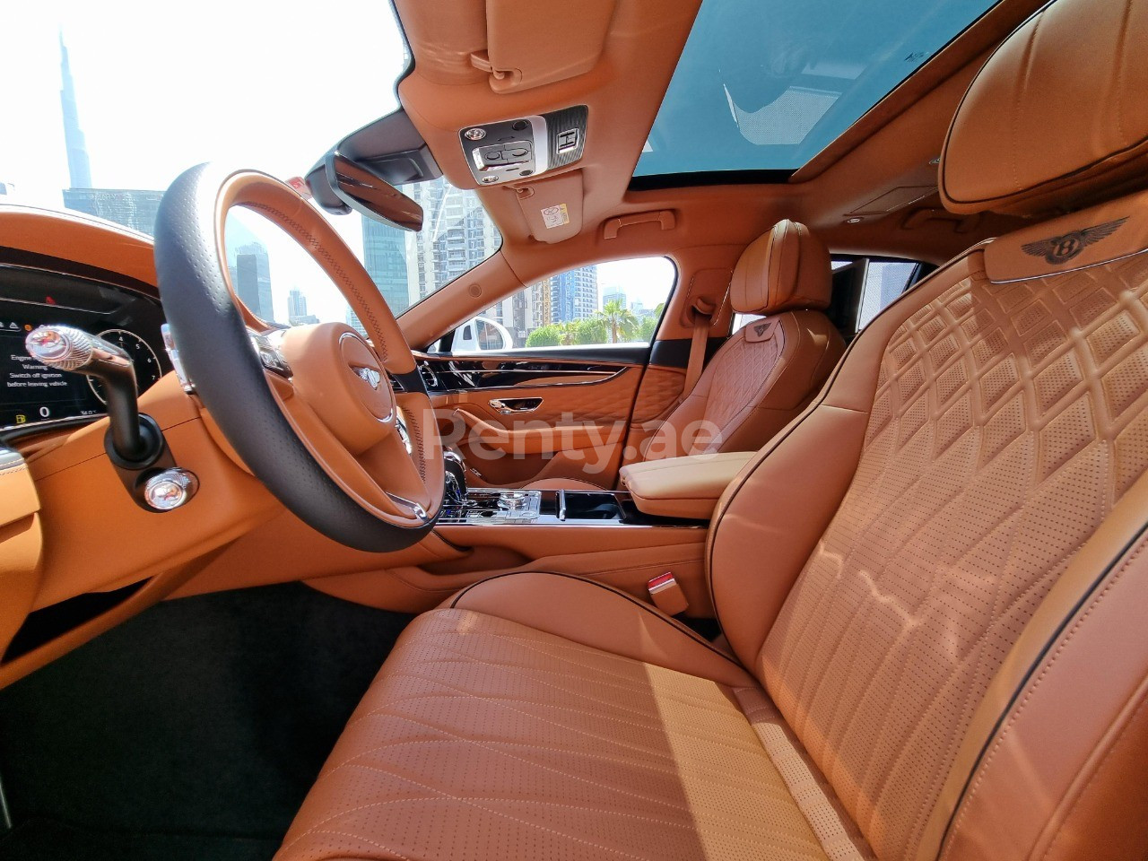 Weiß grau Bentley Flying Spur zur Miete in Sharjah 2