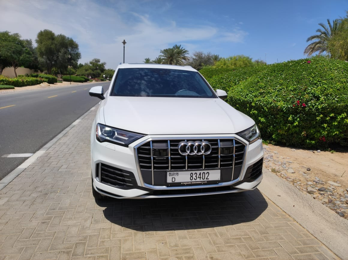 Blanc Audi Q7 en location à Dubai 0