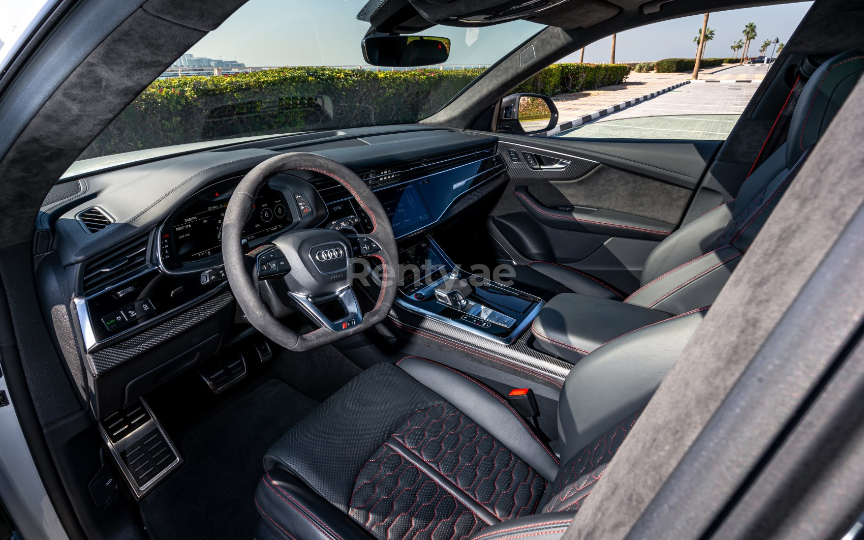 Blanc Audi RSQ8 en location à Sharjah 2