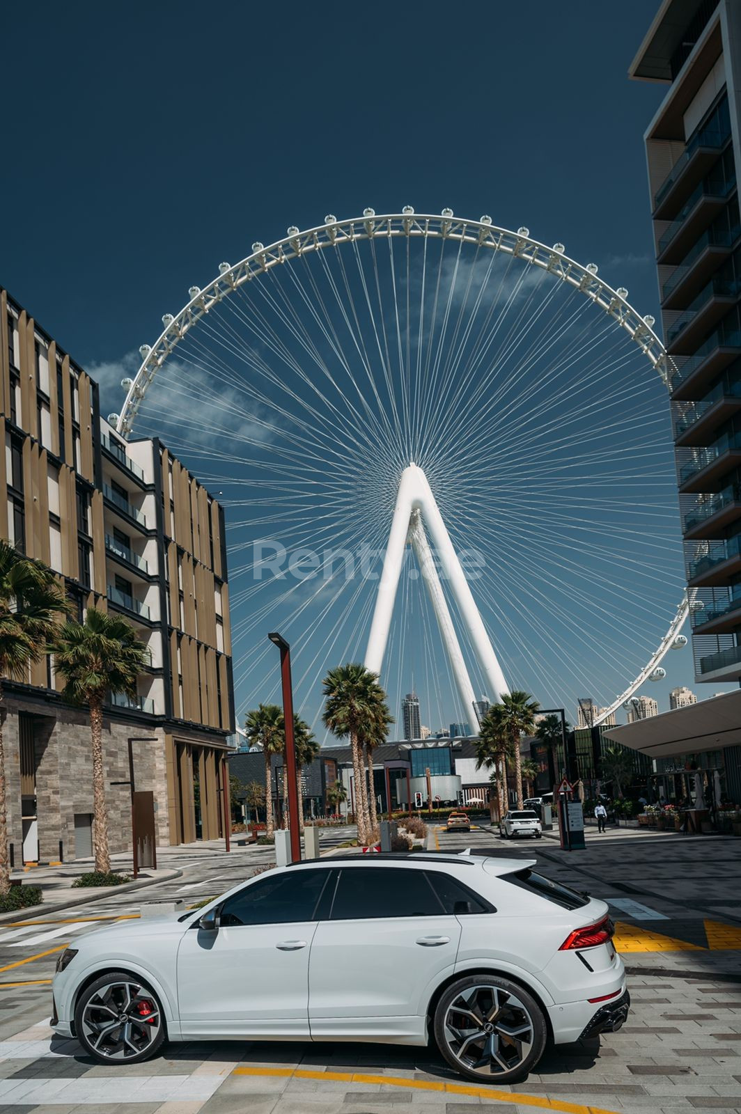 Blanco Audi RSQ8 en alquiler en Abu-Dhabi 3