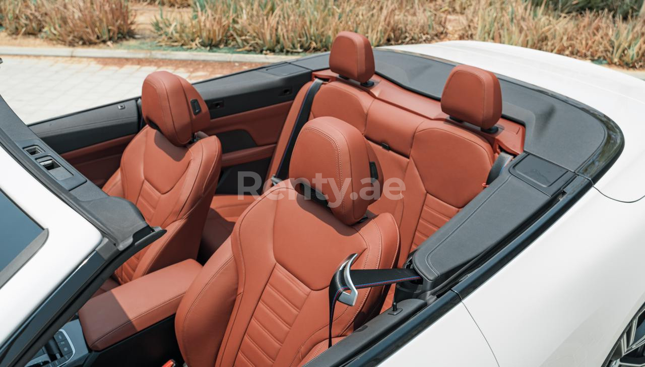 Weiß BMW 430i cabrio zur Miete in Dubai 3