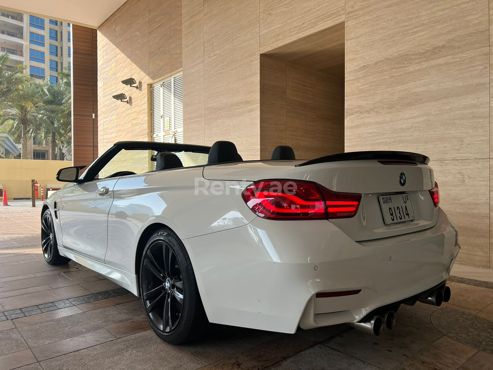 Weiß BMW 4 Series zur Miete in Dubai 1